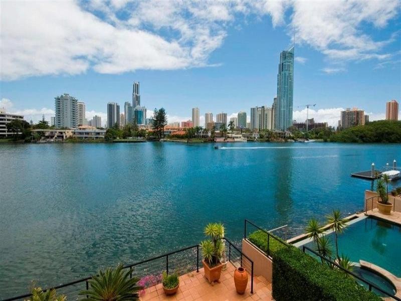 19 Naples Avenue, Isle Of Capri QLD 4217