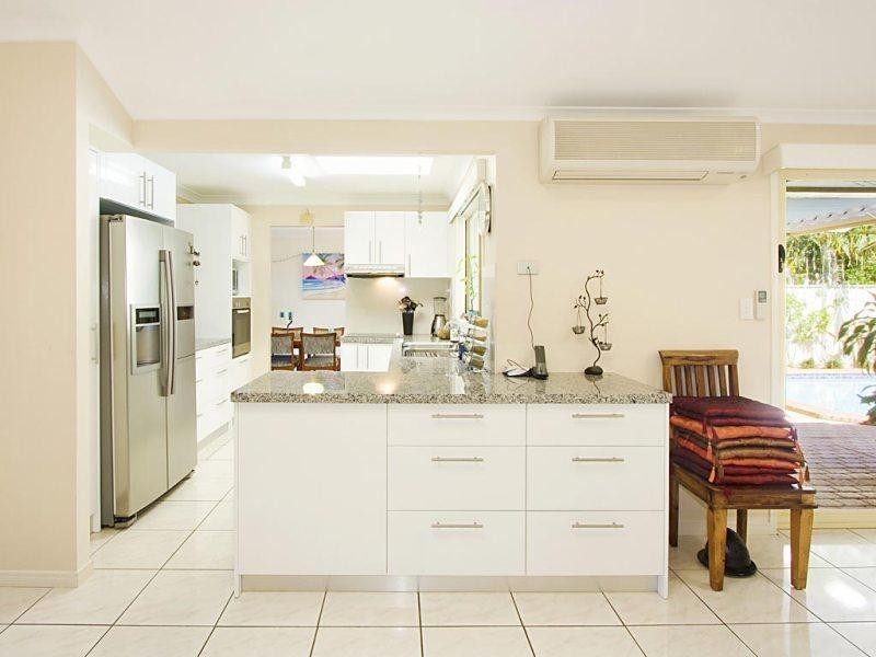 122 Acanthus Avenue, Burleigh Heads QLD 4220