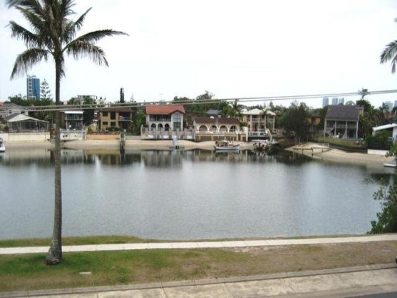 12 Surfers Riviera. Watson Esplanade, Surfers Paradise QLD 4217