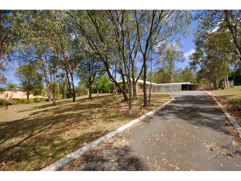 144 Castle Hill Drive North, Gaven QLD 4211