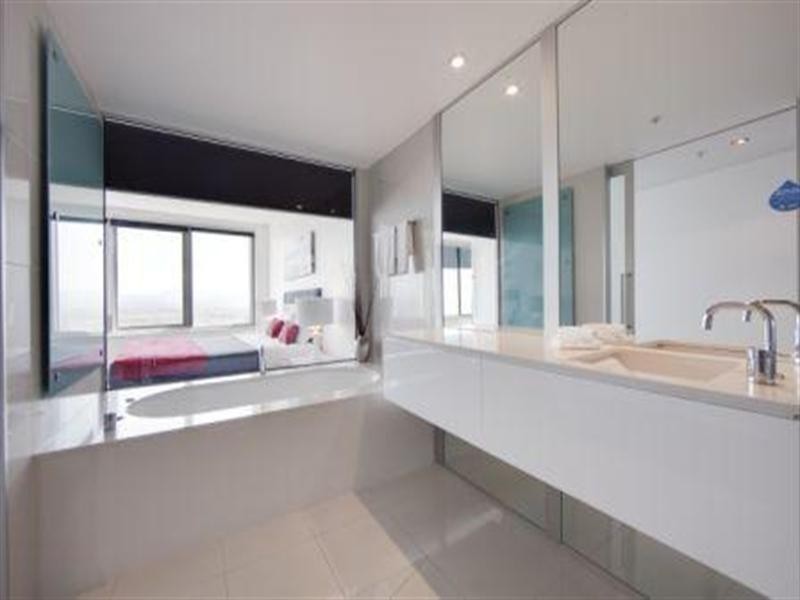 9 Hamilton Avenue, Surfers Paradise QLD 4217