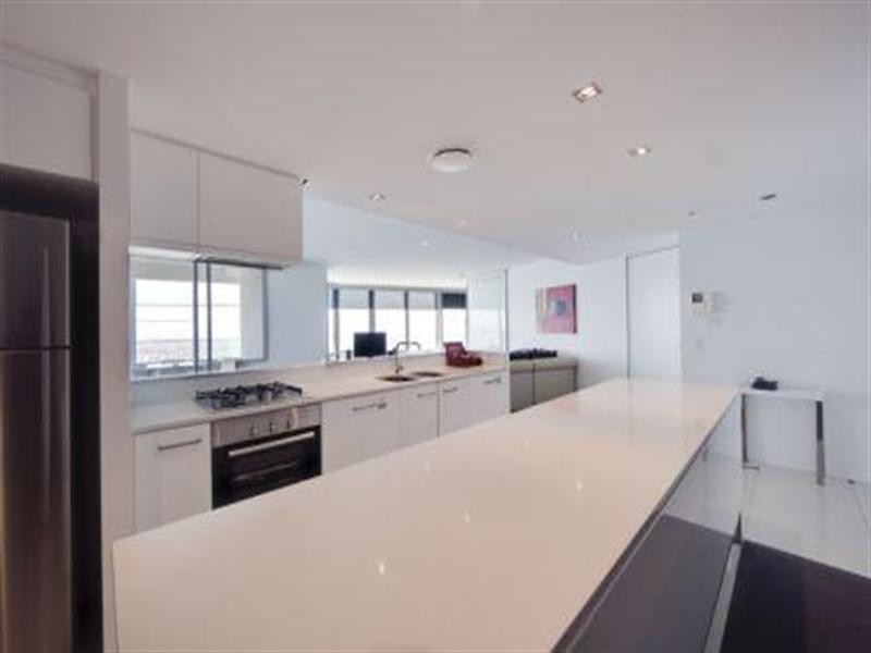 9 Hamilton Avenue, Surfers Paradise QLD 4217