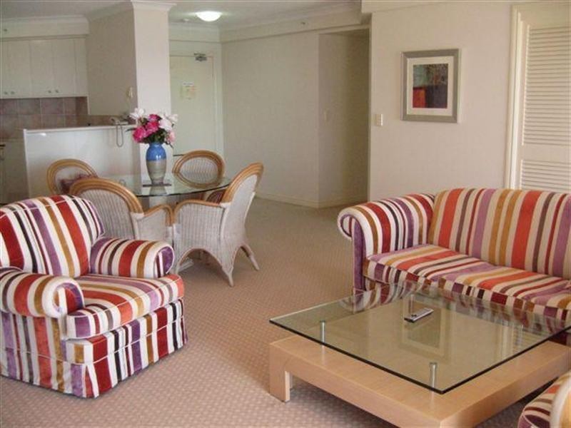 6 View Avenue, Surfers Paradise QLD 4217