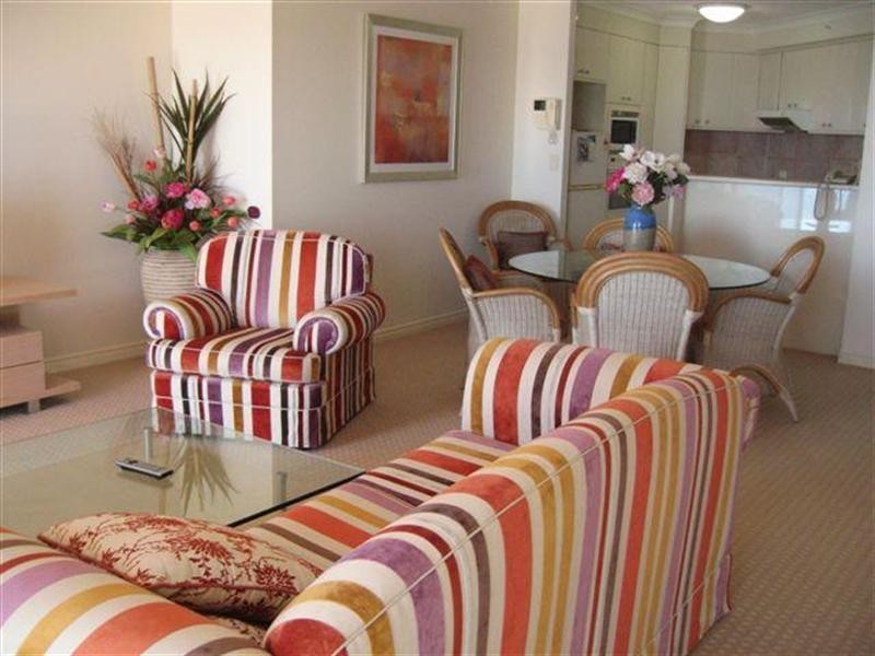 6 View Avenue, Surfers Paradise QLD 4217