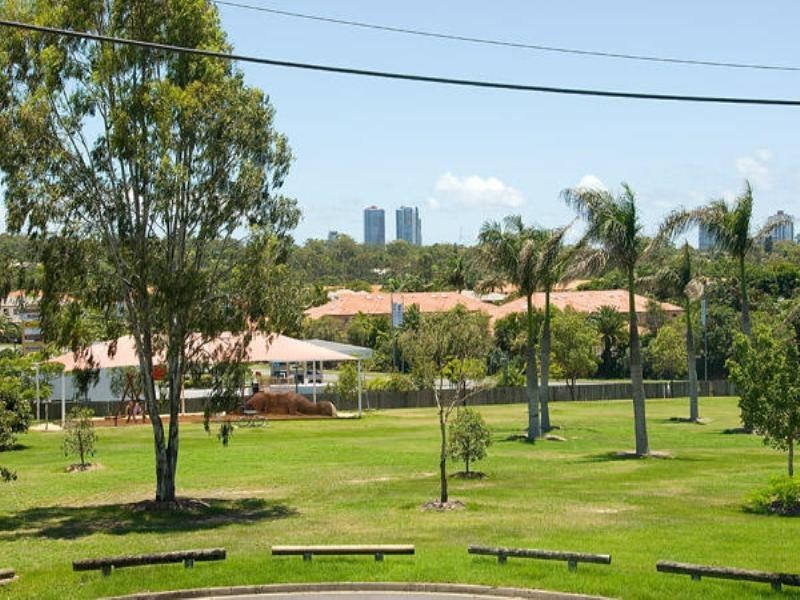 1/80 Heeb Street, Benowa QLD 4217