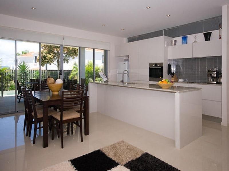 1/80 Heeb Street, Benowa QLD 4217