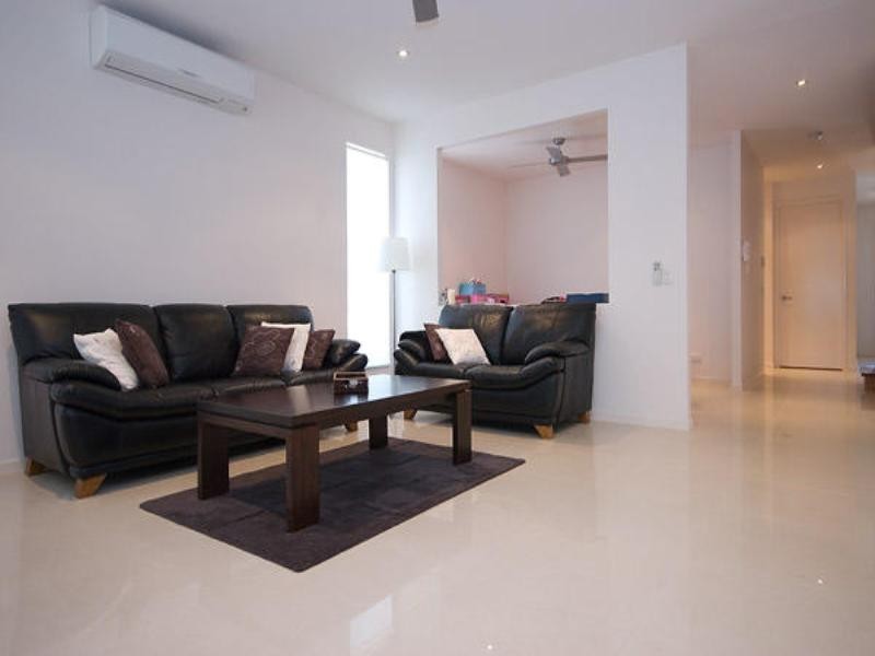 1/80 Heeb Street, Benowa QLD 4217