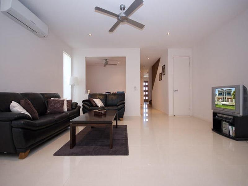 1/80 Heeb Street, Benowa QLD 4217