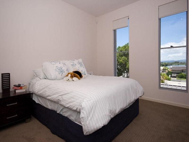 1/80 Heeb Street, Benowa QLD 4217