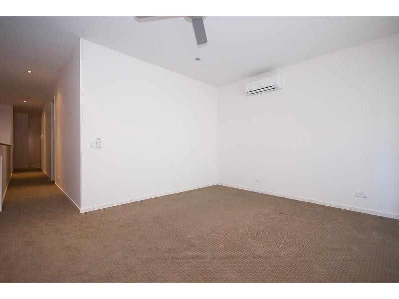 1/80 Heeb Street, Benowa QLD 4217