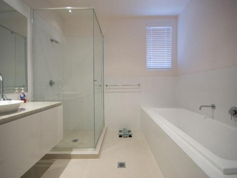 1/80 Heeb Street, Benowa QLD 4217