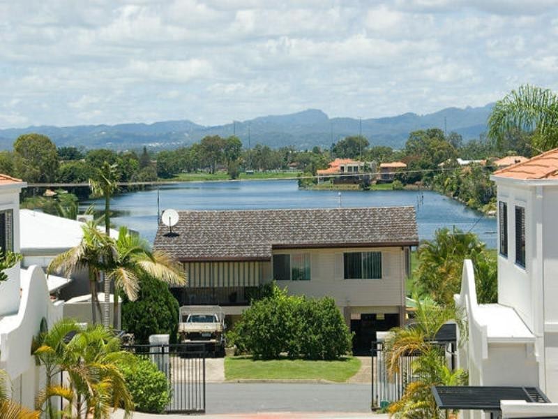 1/80 Heeb Street, Benowa QLD 4217