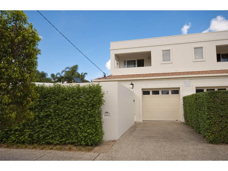 2/22 Mawarra Street, Chevron Island QLD 4217