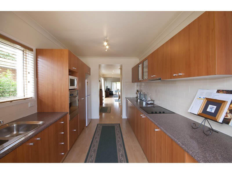 2/22 Mawarra Street, Chevron Island QLD 4217