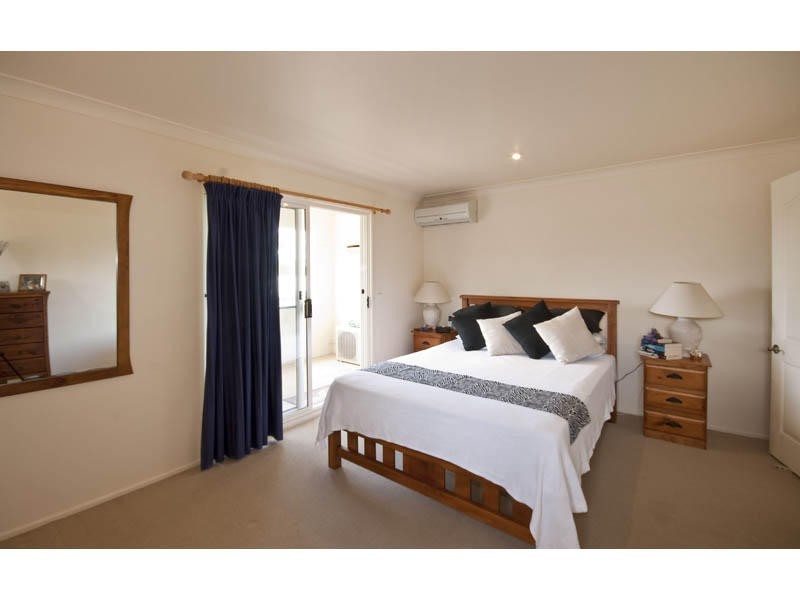 2/22 Mawarra Street, Chevron Island QLD 4217