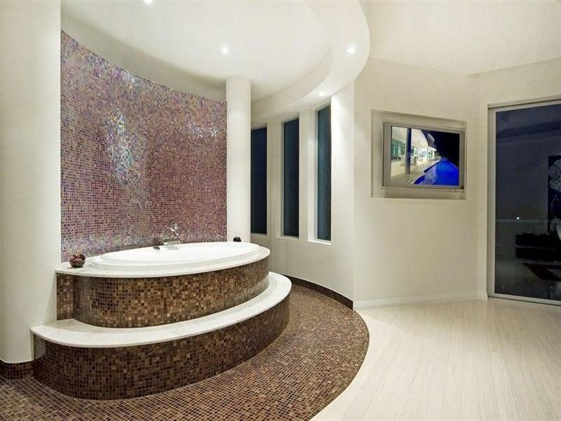 11 Hampton Court, Sovereign Islands QLD 4216