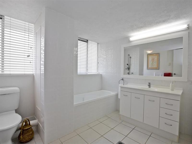 6 Aubrey Street – Surfers Chalet, Surfers Paradise QLD 4217