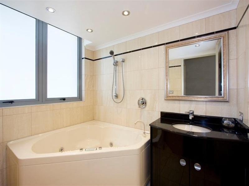 25 Northcliffe Terrace – Berkley On The Beach, Surfers Paradise QLD 4217