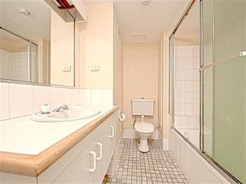 70 Remembrance Drive, Surfers Paradise QLD 4217