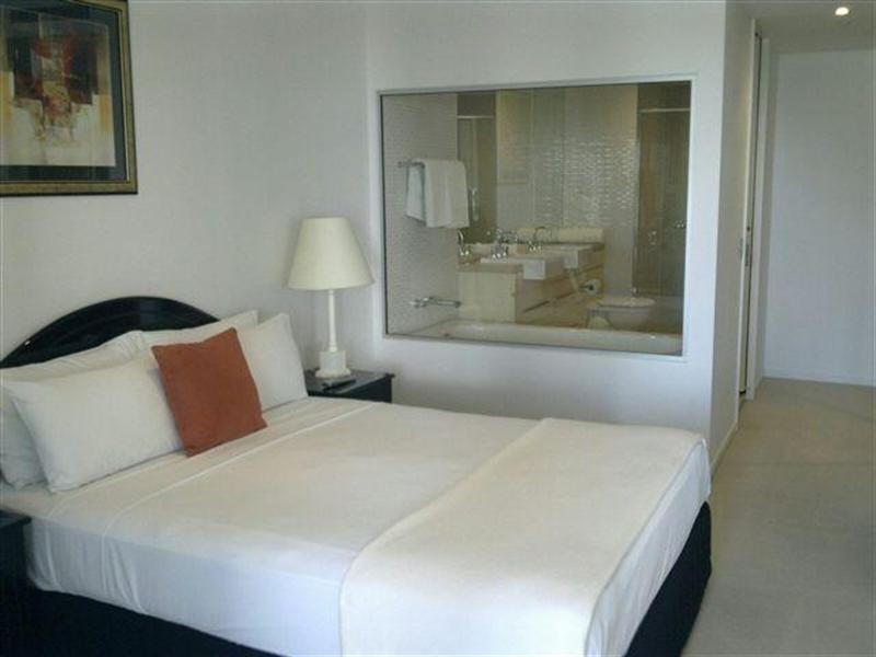 89 Surf Parade, Broadbeach QLD 4218