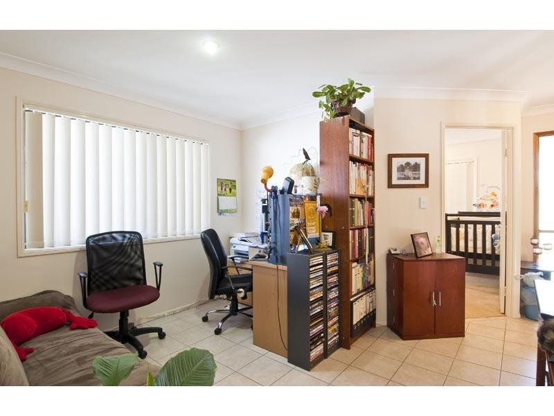 9 Coonowrin Street, Pacific Pines QLD 4211