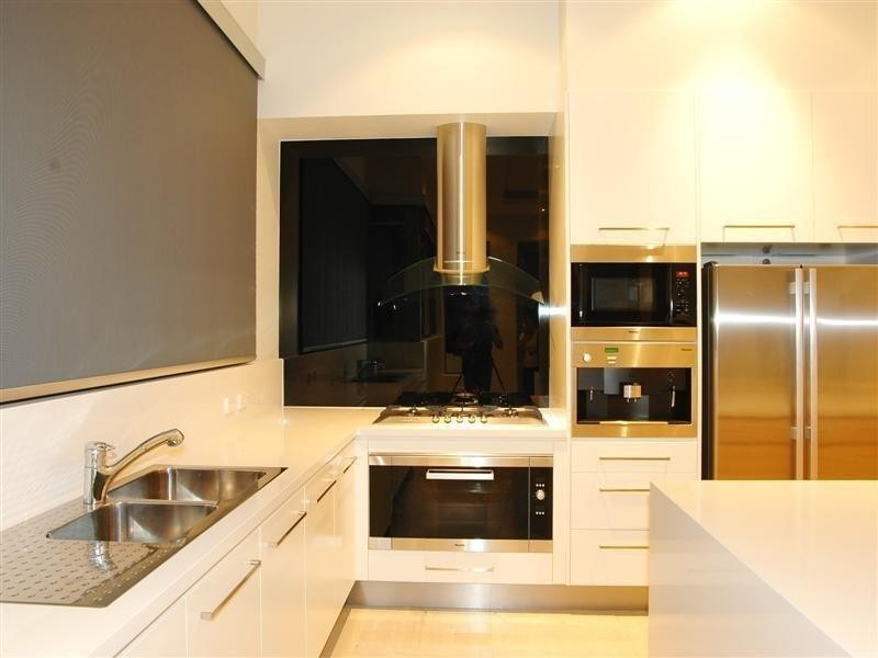 43 Knightsbridge Parade East, Paradise Point QLD 4216