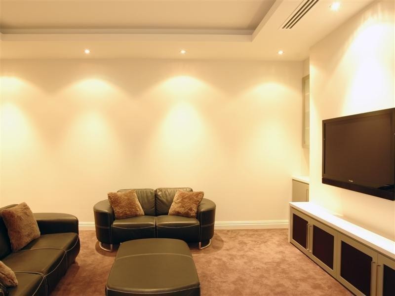 43 Knightsbridge Parade East, Paradise Point QLD 4216