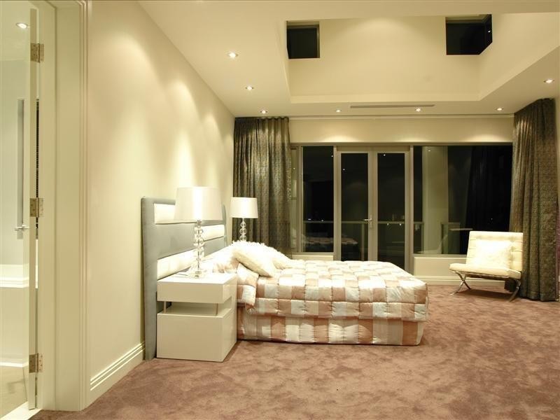 43 Knightsbridge Parade East, Paradise Point QLD 4216