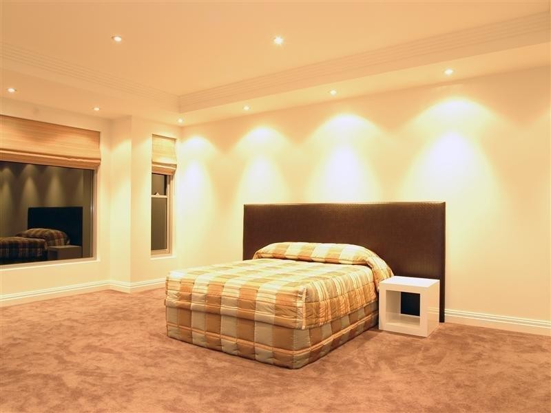 43 Knightsbridge Parade East, Paradise Point QLD 4216