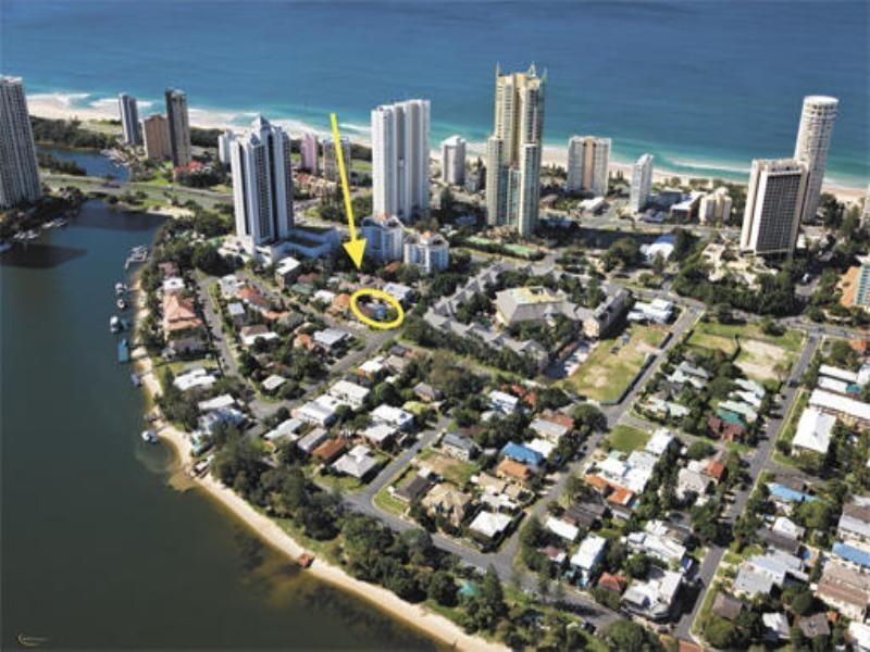 11 Birt Avenue, Surfers Paradise QLD 4217