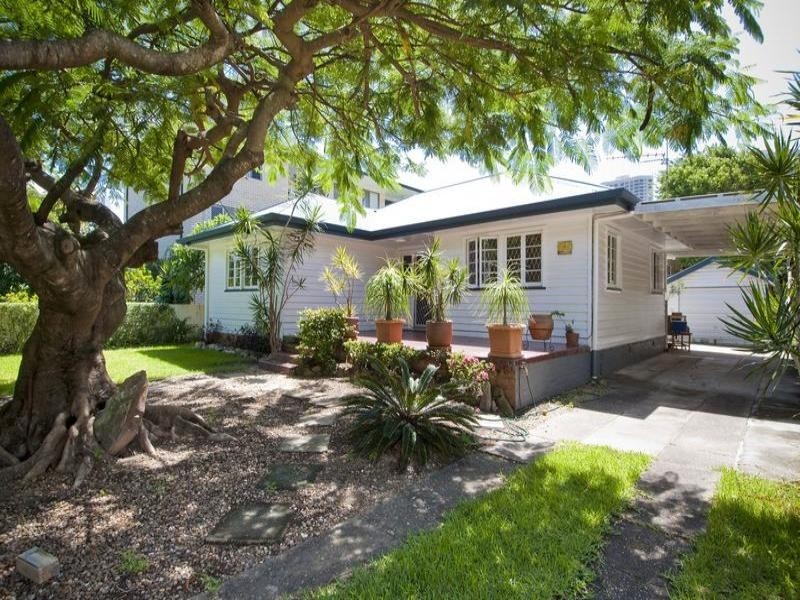 11 Birt Avenue, Surfers Paradise QLD 4217