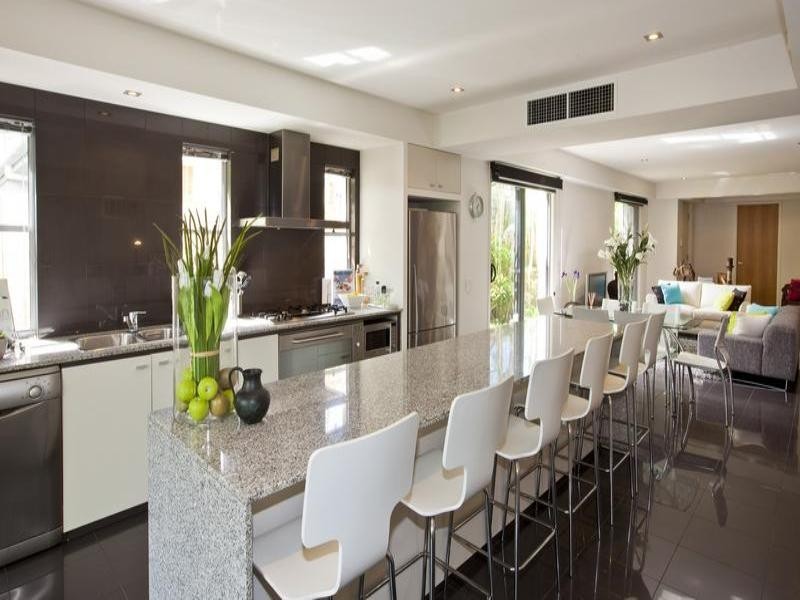 2/24 Mawarra Street, Chevron Island QLD 4217