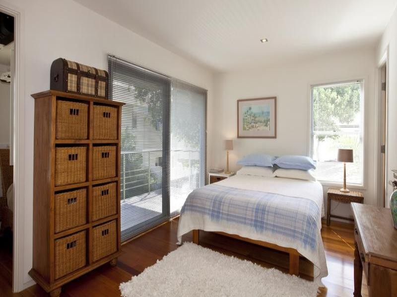 2/24 Mawarra Street, Chevron Island QLD 4217