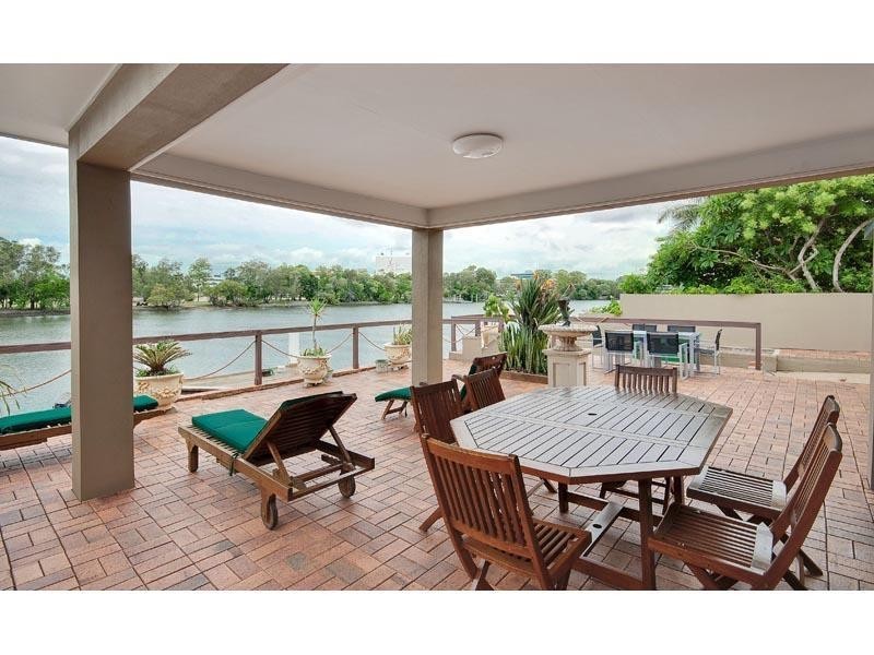 231 Stanhill Drive, Chevron Island QLD 4217