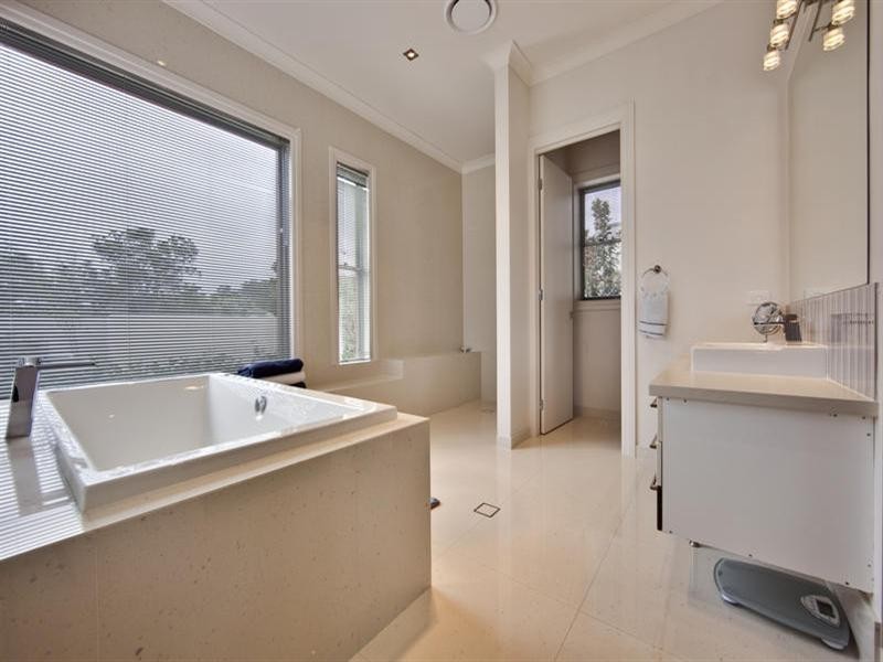 24 Lagoon Park Drive, Riverstone Crossing, Maudsland QLD 4210