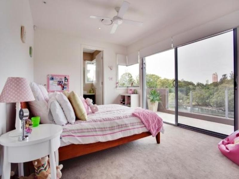 Broadbeach Waters QLD 4218