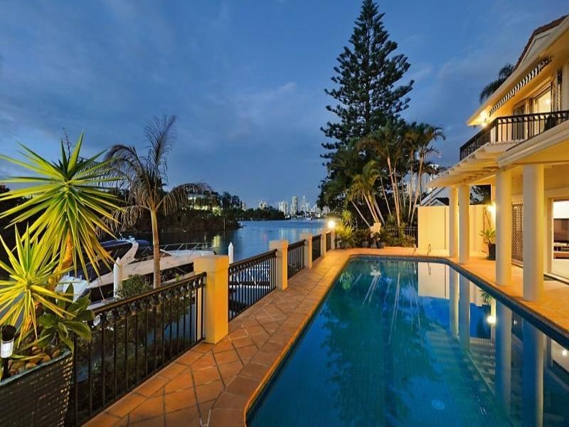 74 The Promenade, Isle Of Capri QLD 4217