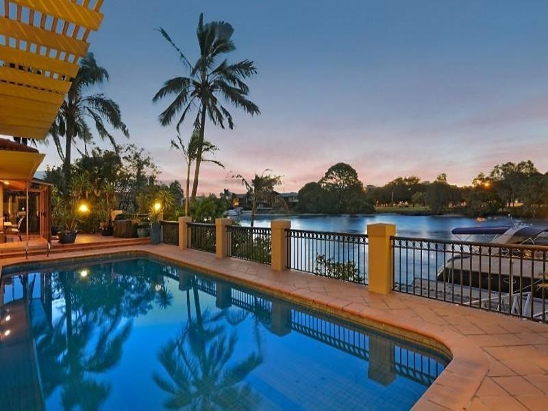 74 The Promenade, Isle Of Capri QLD 4217