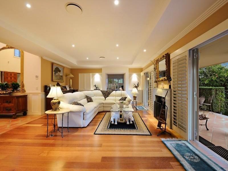 74 The Promenade, Isle Of Capri QLD 4217