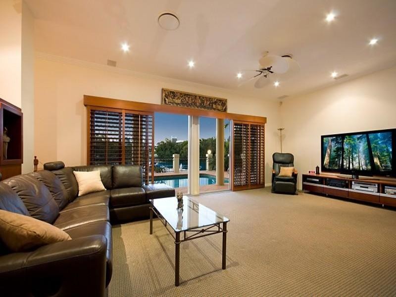74 The Promenade, Isle Of Capri QLD 4217