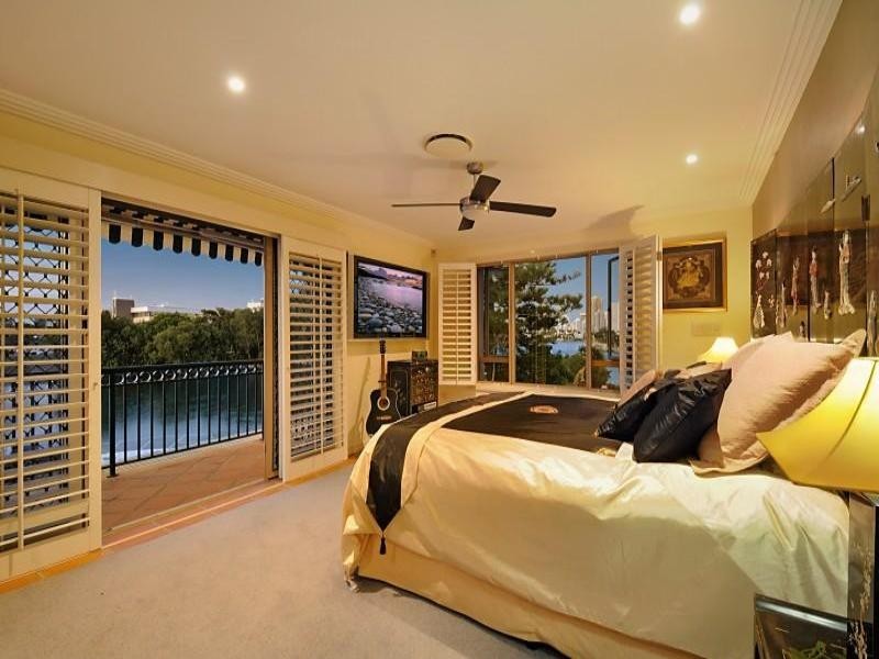 74 The Promenade, Isle Of Capri QLD 4217