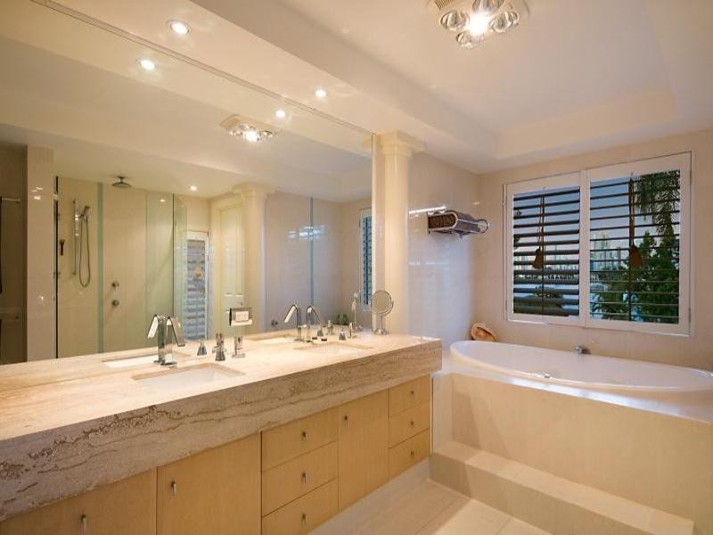 74 The Promenade, Isle Of Capri QLD 4217