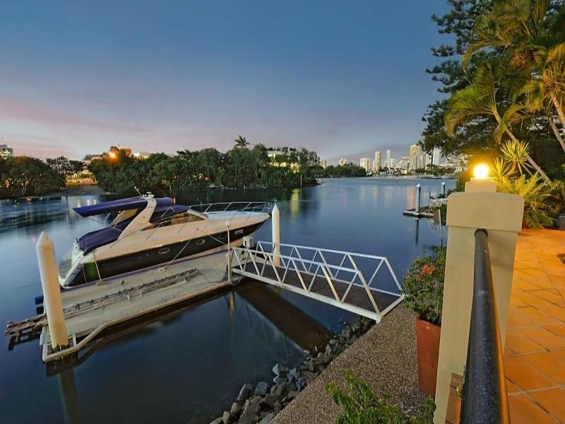 74 The Promenade, Isle Of Capri QLD 4217