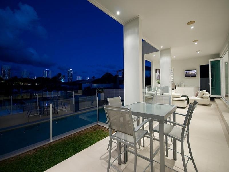 46 Sunshine Boulevard, Broadbeach Waters QLD 4218