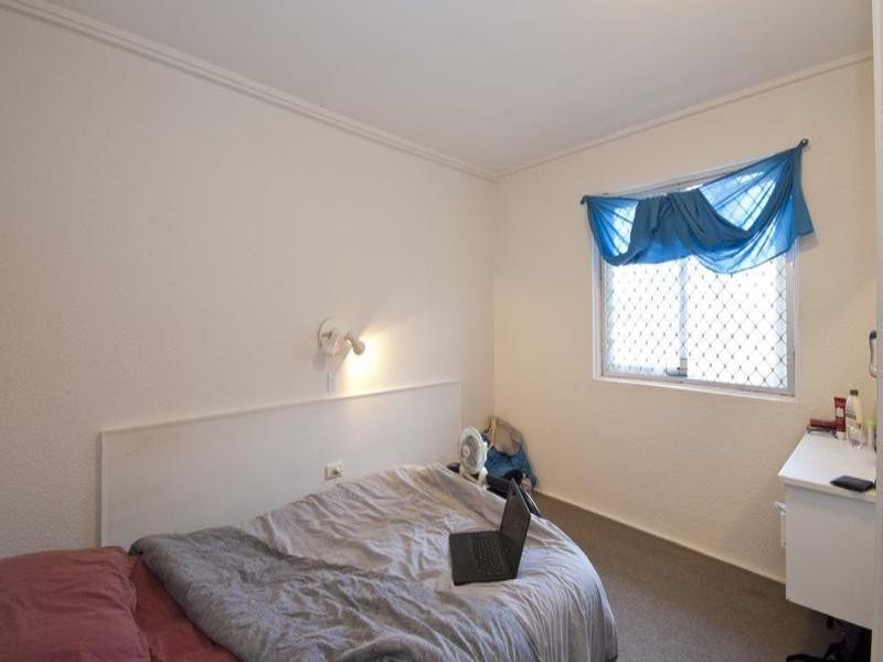 12 Paradise 12. 29 Tarcoola Crescent, Chevron Island QLD 4217