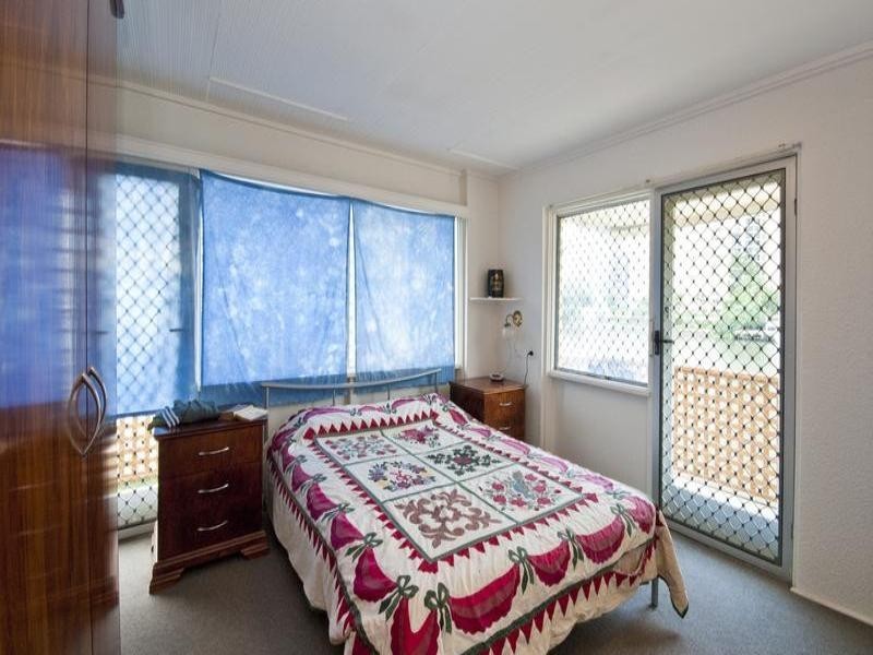 12 Paradise 12. 29 Tarcoola Crescent, Chevron Island QLD 4217