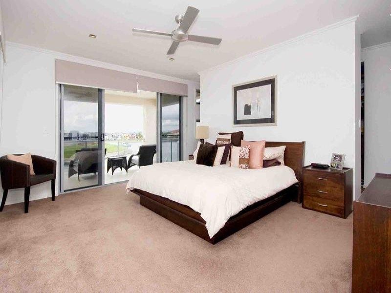 Paradise Point QLD 4216