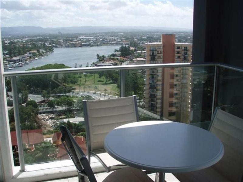 18 Enderley Avenue, Surfers Paradise QLD 4217