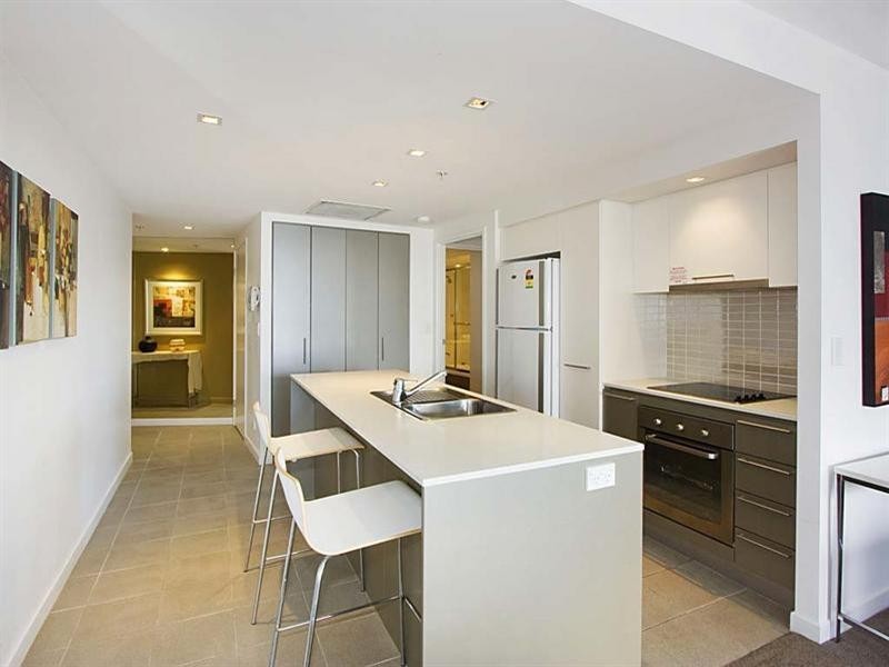 18 Enderley Avenue, Surfers Paradise QLD 4217