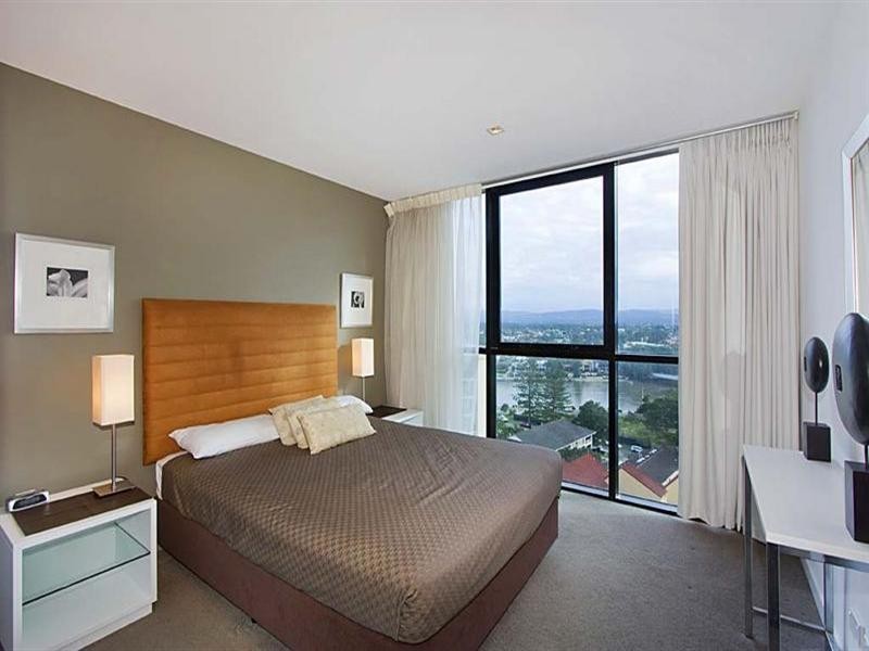 18 Enderley Avenue, Surfers Paradise QLD 4217